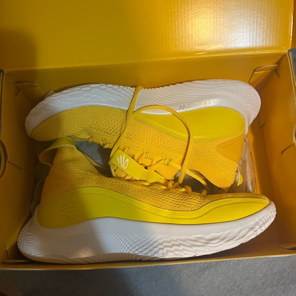 Men size 8 basketball shoes in excellent condition 2 pair brand new 1 like new